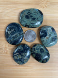 Crystals & Stones - Palm Stone - Jasper (Kabamba)